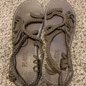 Plaka Flat Sandals for Women Palm Leaf- Size 7